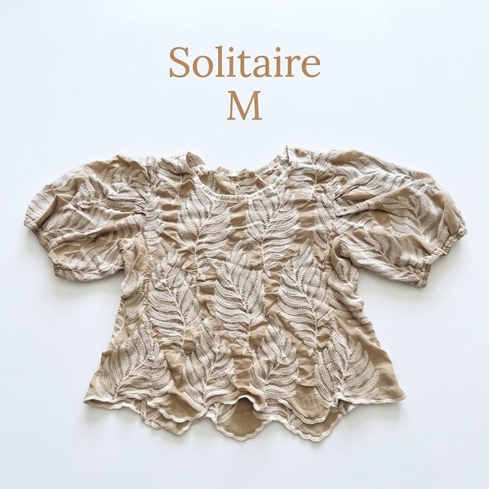Solitaire Embroidered Leaf Scallop Hem Puff Sleeve Top M Beige